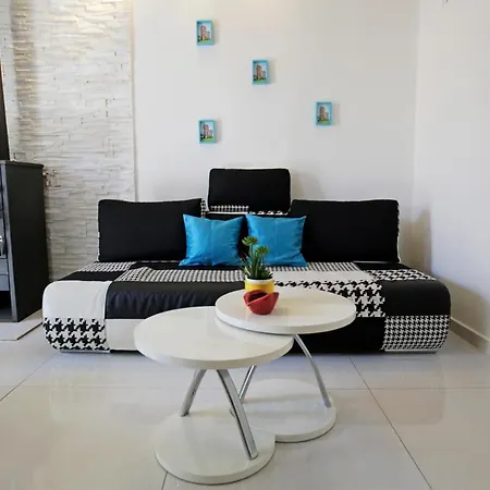 Apartment Style *